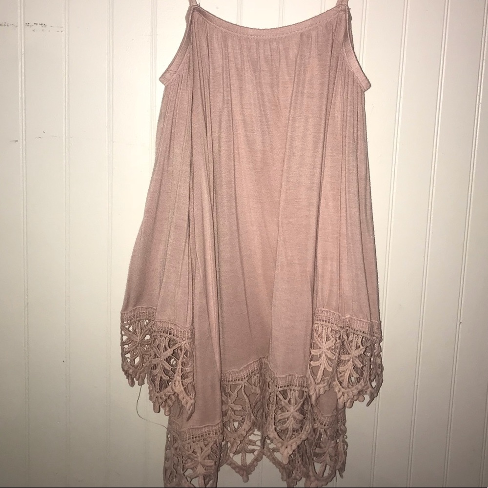 COLD SHOULDER LACE TOP!!💗💗 - Picture 3 of 3